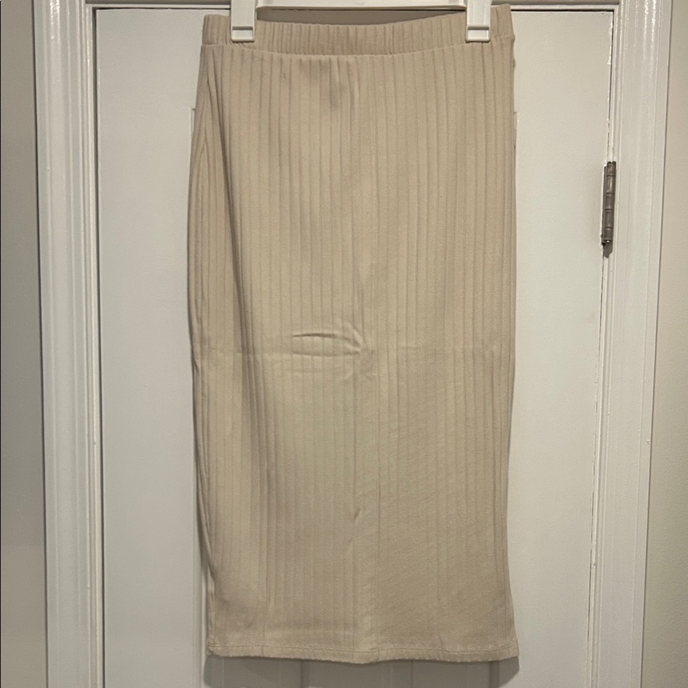 Elegant Cream Ribbed Skirt